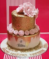 2-Tier Cake Covered in Gold