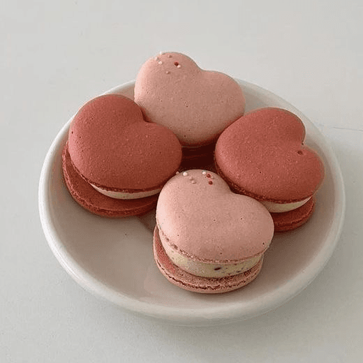 Heart-shaped Macaroons